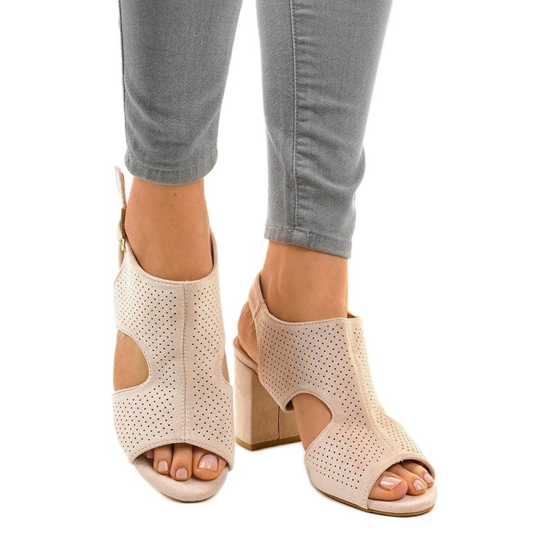 Beige sandaler med genomskuren 99-33A 1