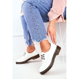 SEA Kvinnors Brogues lackad vit Gör det bättre! 1