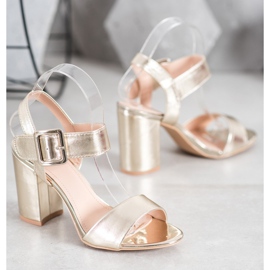 Small Swan Sandaler på en bar med ekoläder gyllene 1