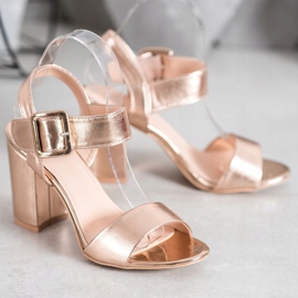 Small Swan Sandaler på en bar med ekoläder gyllene 1