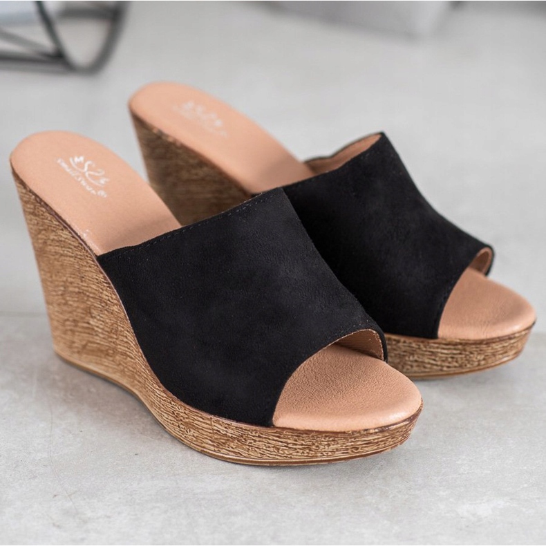 Small Swan Tofflor i mocka svart 1