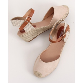 Espadriller på en beige kil S-820 Beige 1
