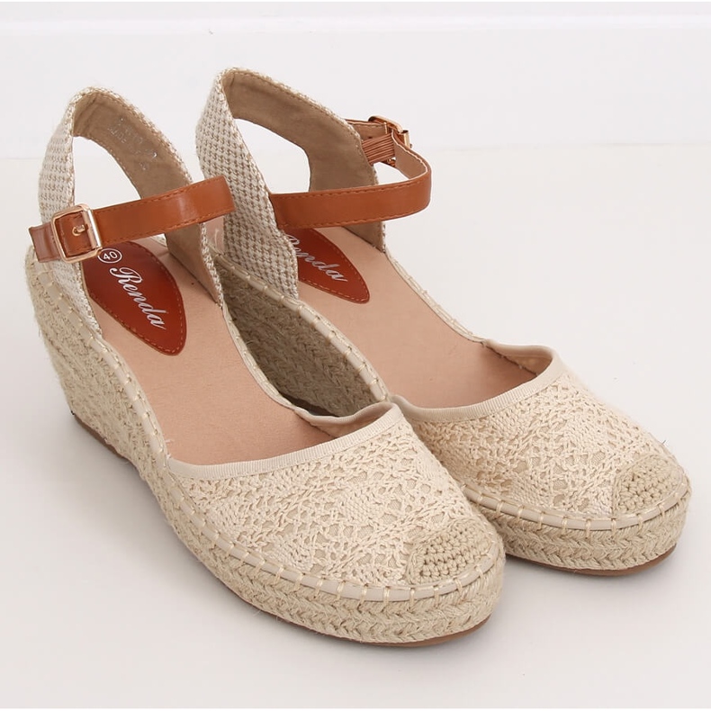 Espadriller på en beige kil S-819 Beige 1