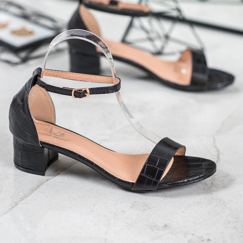 Small Swan Bekväma sandaler på en låg stolpe svart 1