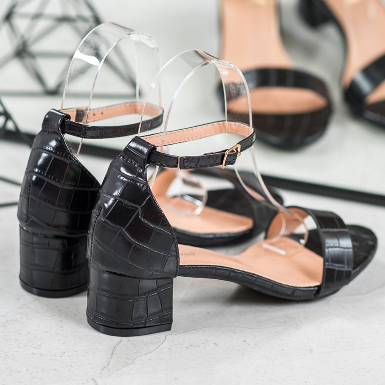 Small Swan Bekväma sandaler på en låg stolpe svart 2