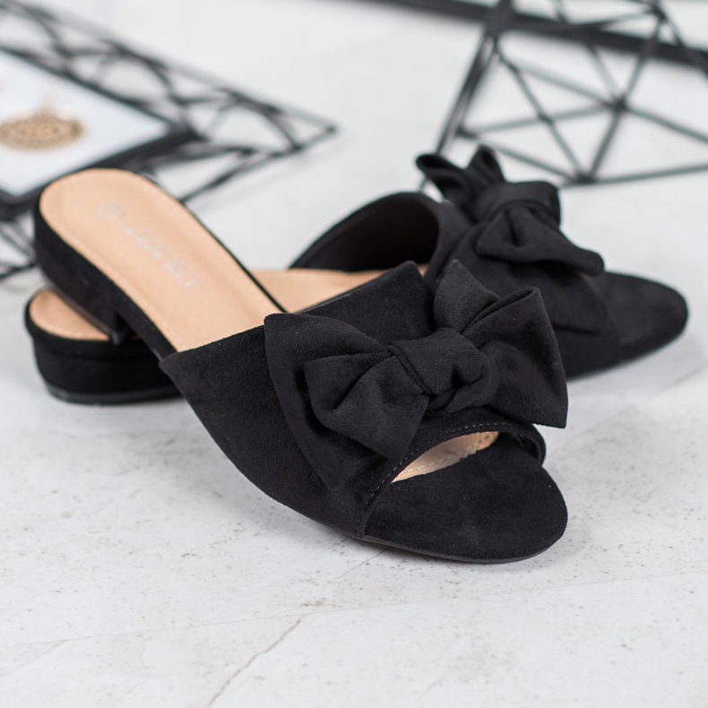 SHELOVET Svarta tofflor på en platt klack 1