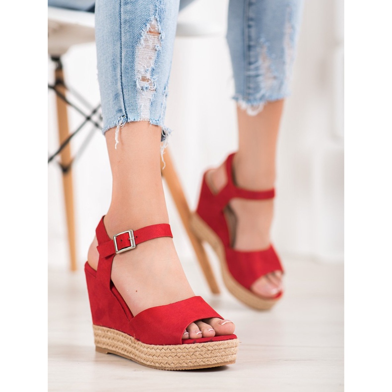 Clowse Röda sandaler på en hög klack 1