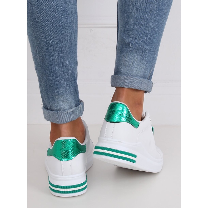 Vita sportskor NB320P-5 VIT / GRÖN 1