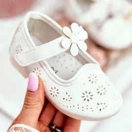 Apawwa Barnens ballerinor på kardborreband Kwiatuszek White Flored vit 2