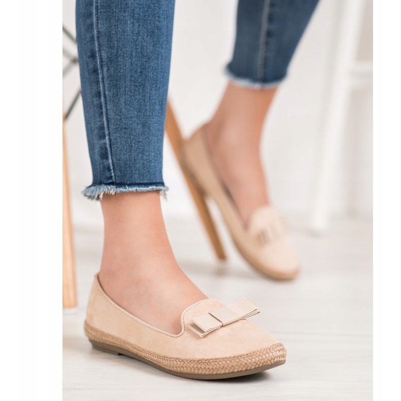 Klassiska herrar med en VINCEZA -rosett beige 1