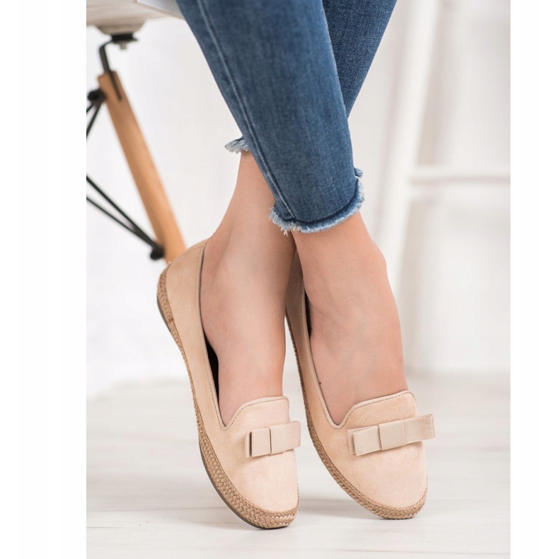 Klassiska herrar med en VINCEZA -rosett beige 2