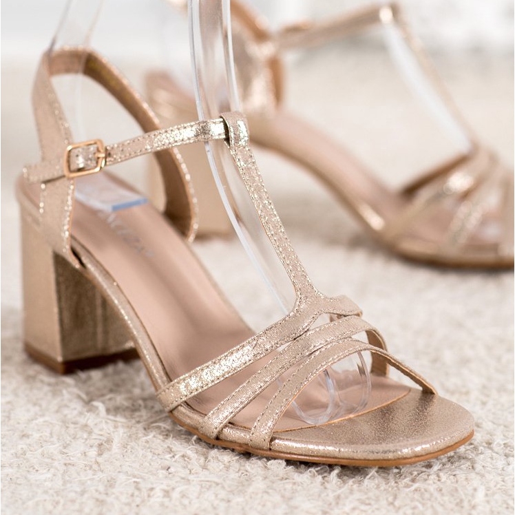 Glänsande sandaler på VINCEZA Bar gyllene 1