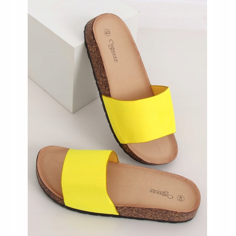 Gula 572 gula tofflor i kork 2