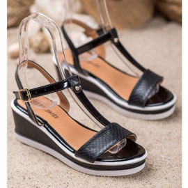 SHELOVET Svarta kilar med ekoläder 1