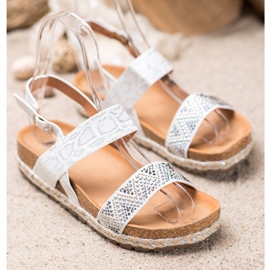 SHELOVET Trendiga vita sandaler 1