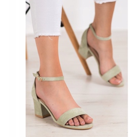 Nio Nio Bekväma sandaler på en bar grön 1