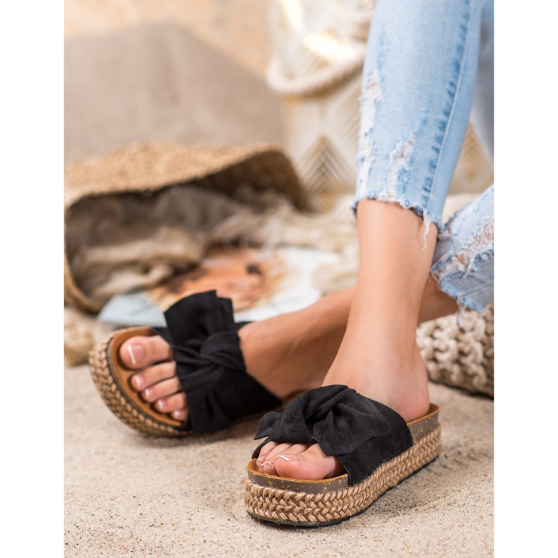 Comer Tofflor På En Hög Plattform svart 2