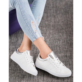 Vita sportskor grå 2