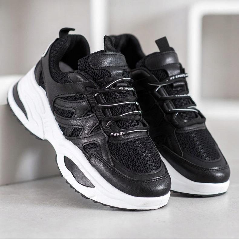 SHELOVET Bekväma svarta sneakers 2