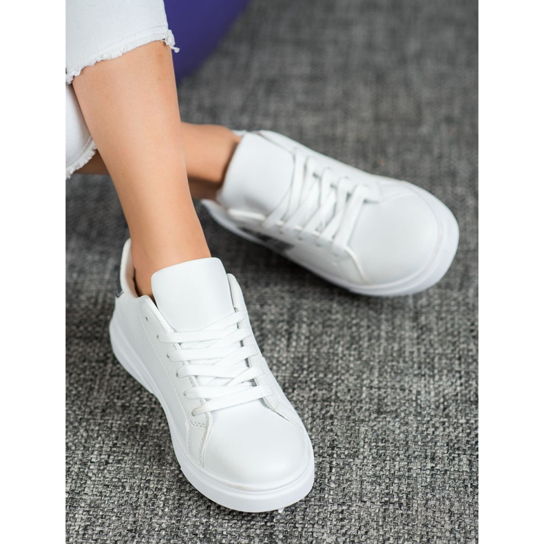 SHELOVET Moderiktiga ekoläderskor vit grå 1