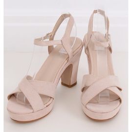 Sandaler på en beige stolpe NS033P Beige 1