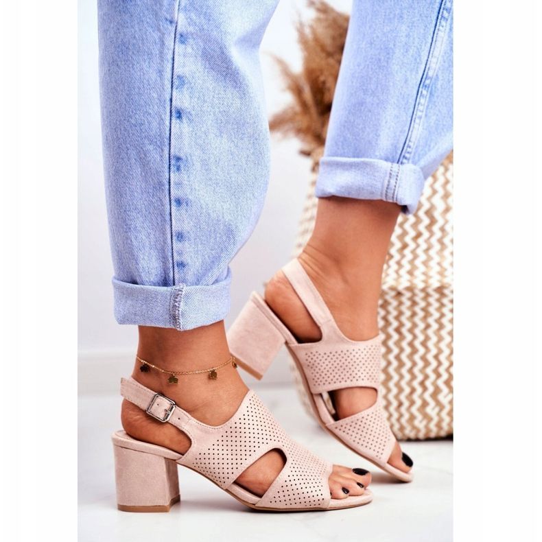 BUGO Kvinnors sandaler på en klack Openwork Beige Valery 1