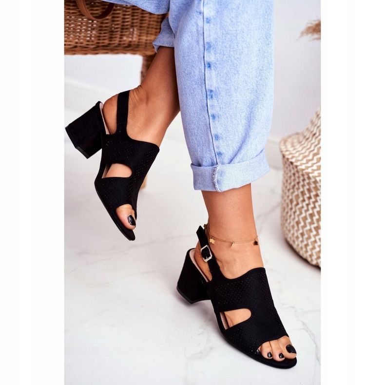 BUGO Kvinnors sandaler på en klack Openwork Black Valery svart 1