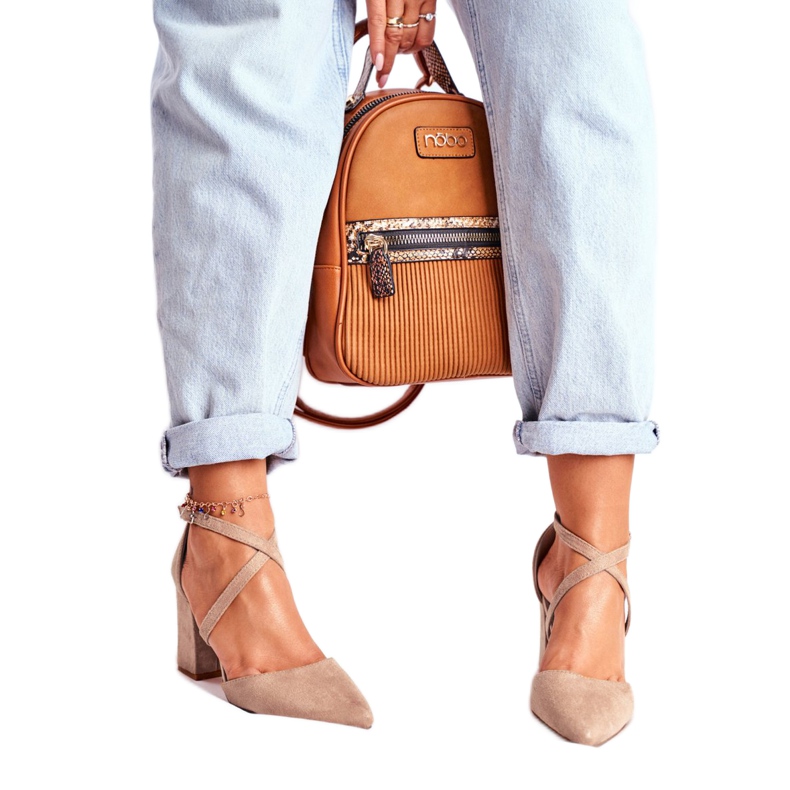 SEA Kvinnors pumpar på en klack i spitzbeige trafik 2