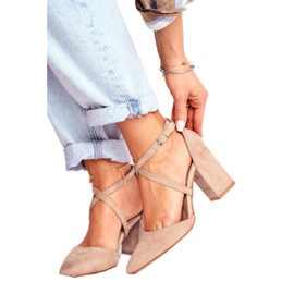 SEA Kvinnors pumpar på en klack i spitzbeige trafik 1