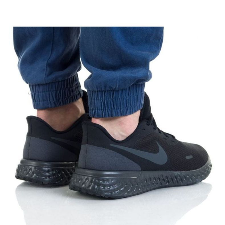 Nike Revolution 5 4EU M BQ6714-004 sko svart 1