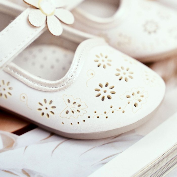 Apawwa Barnens ballerinor på kardborreband Kwiatuszek White Flored vit 2