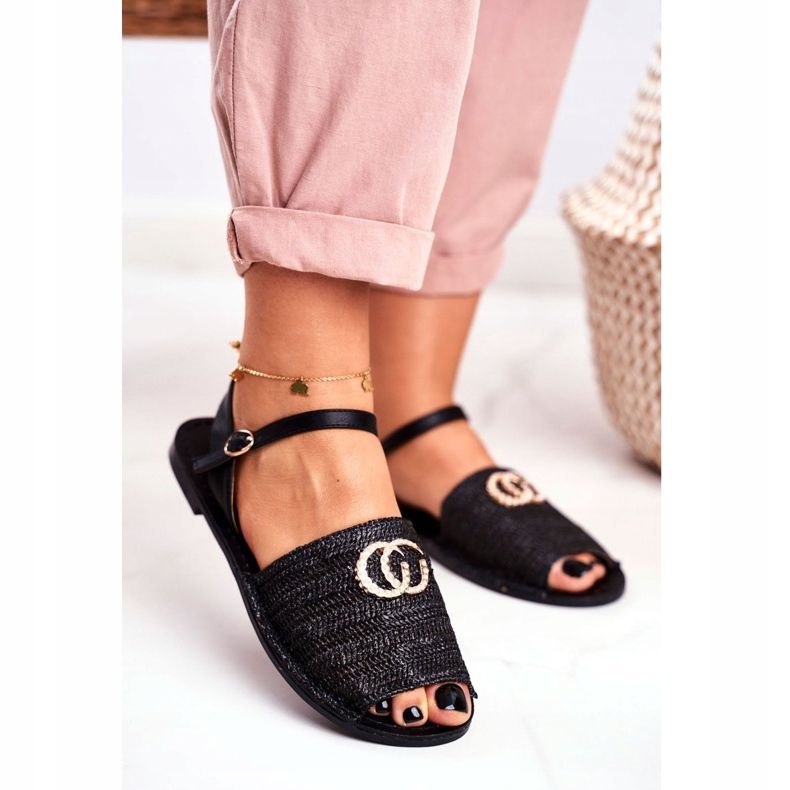 Svarta kvinnors platta sandaler Lu Boo Flätad Felicia 1