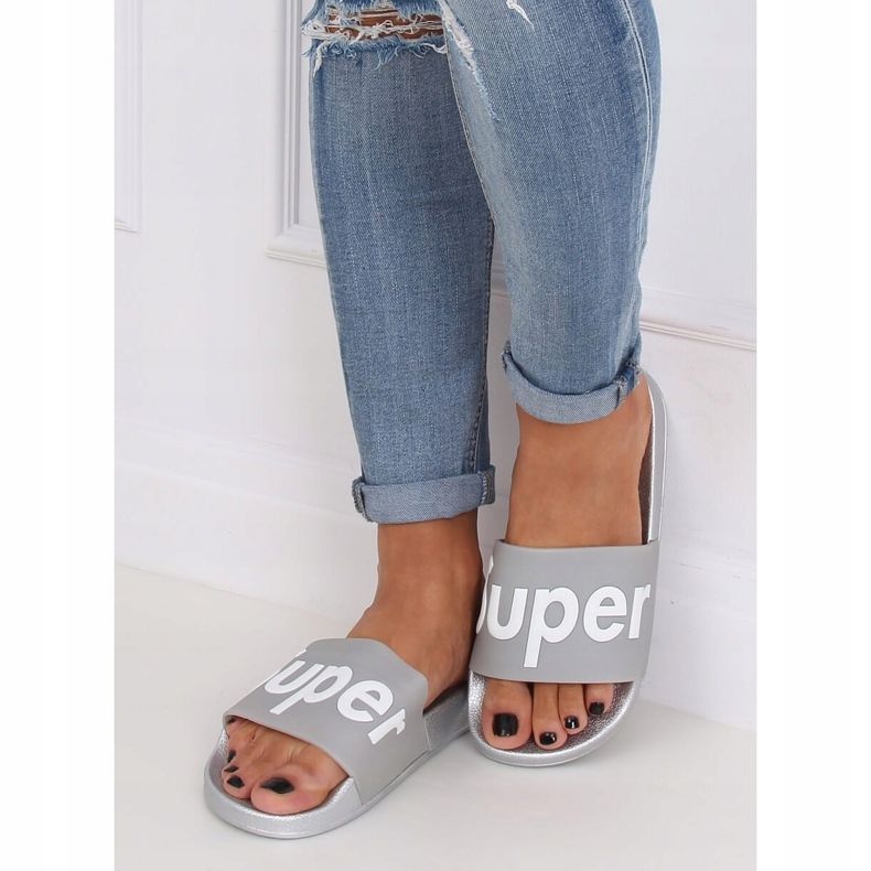 Grå och silver damtofflor CK110 Silver 1