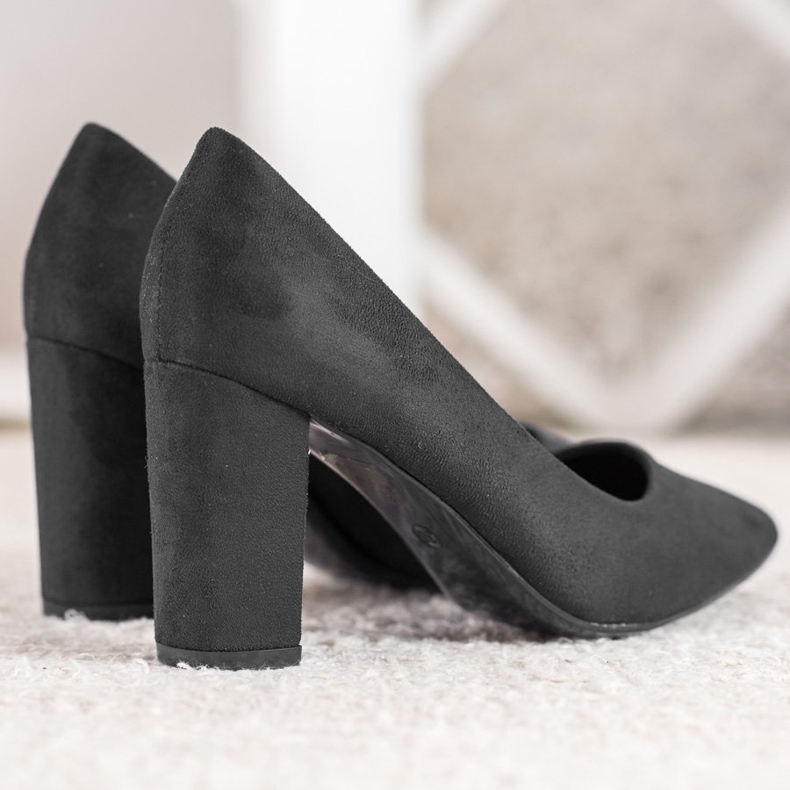 Small Swan Svarta pumpar på en pelare 1