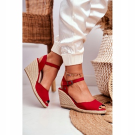 Kvinnors sandaler på en flätad kil Big Star Red DD274A213 röd 2