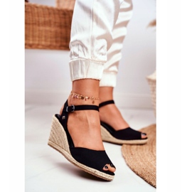 Kvinnors sandaler på en flätad kil Big Star Black DD274A209 svart 1