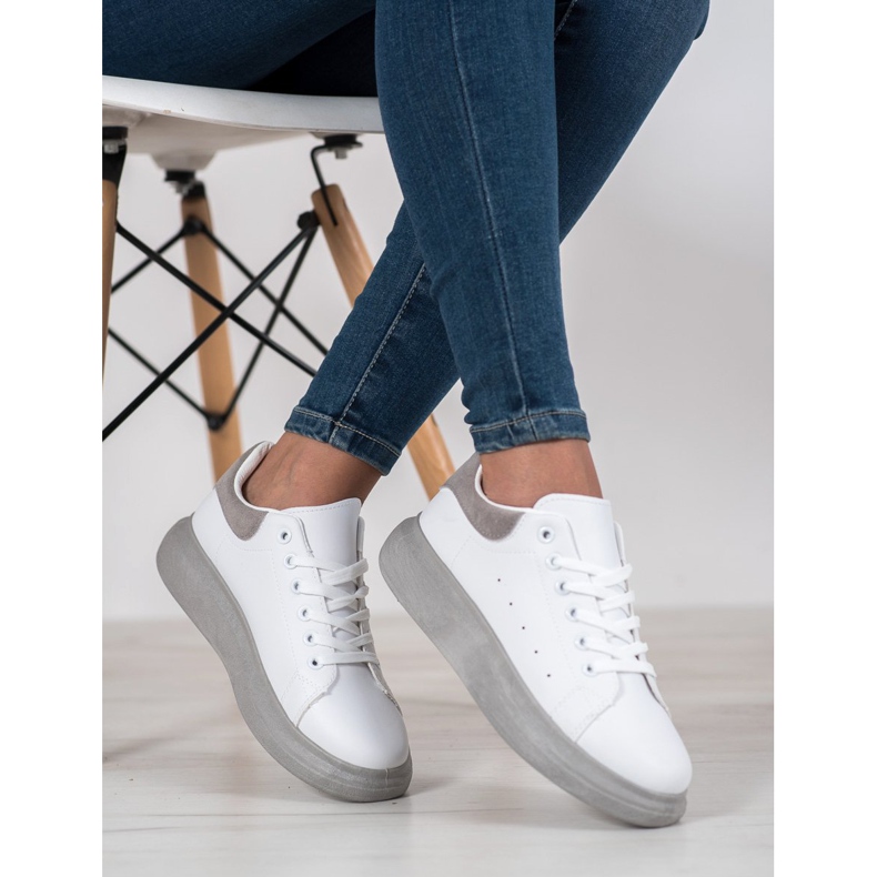 SHELOVET Sneakers på den grå plattformen vit 1