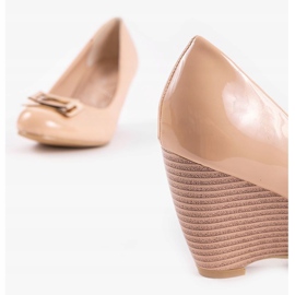 Beige kilpumpar med spänne 0089-3 brun 2