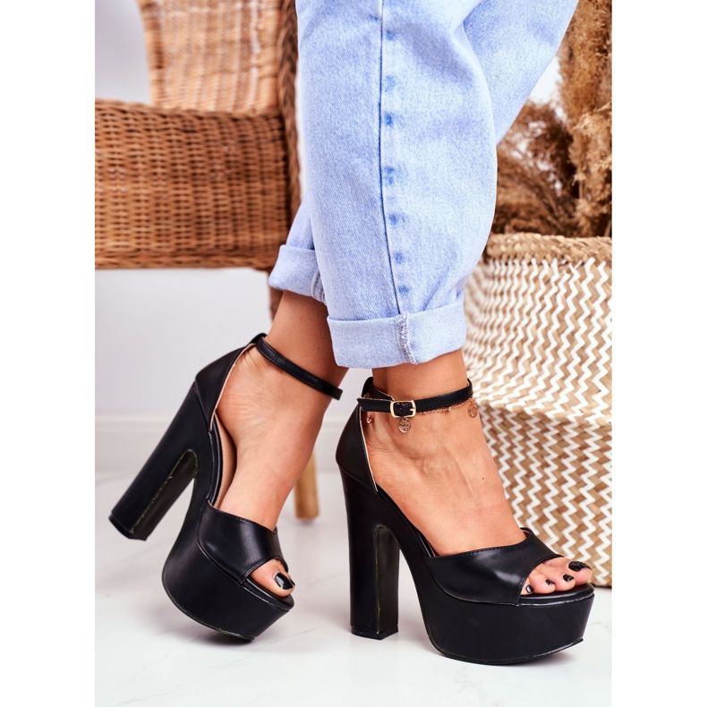 LU BOO Höga svarta sandaler på en Bar HighShoes -plattform 2