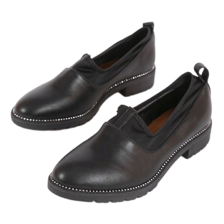 Svarta slip-on skor med en elastisk 240-2 1