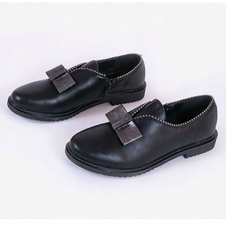 BM Svarta slip-on skor med rosett 239-2 2