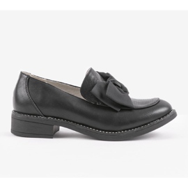 Svarta slip-on skor med en RS-WED2 rosett 1