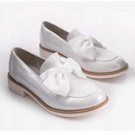 Svarta slip-on skor med en RS-WED2 rosett silver- grå 2