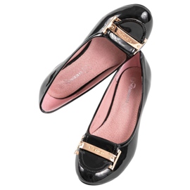 Svartlackerade pumpar på pelaren 0080-1 1