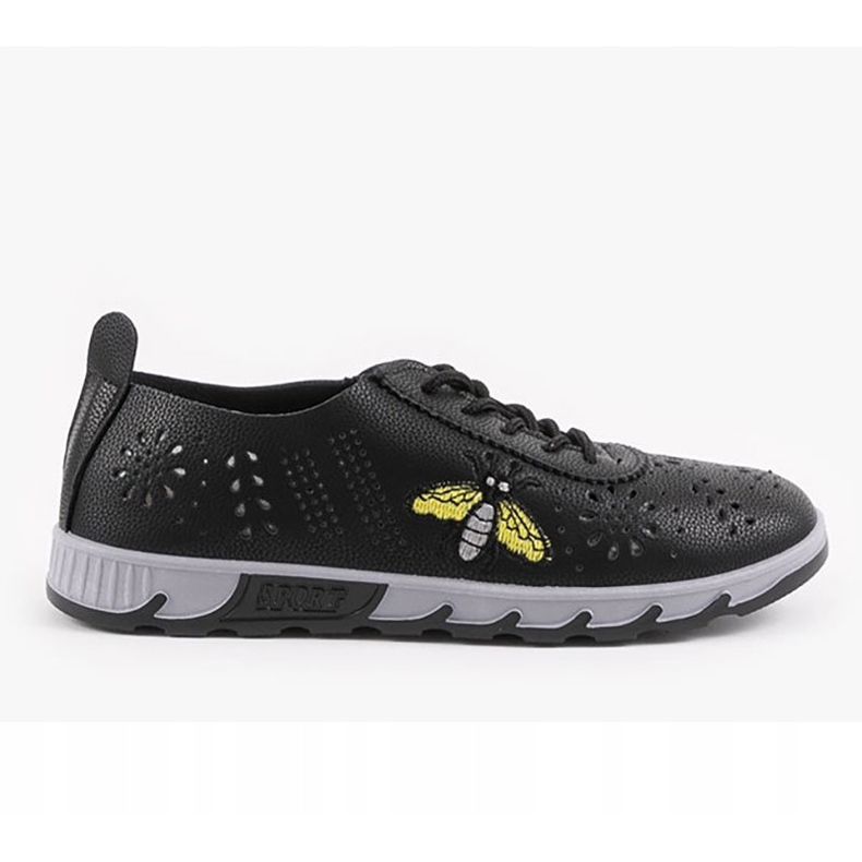 Svarta openwork-sneakers med avtryck av JH81171-3 1