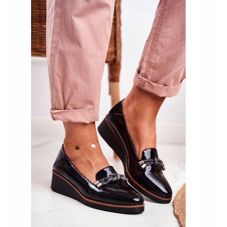 Vinceza Kvinnors svarta mockasiner lackerade på Abba -kilen 1