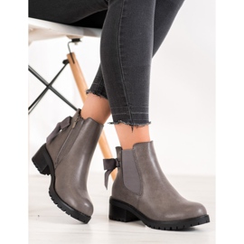 J. Star Grå Chelsea stövlar på en bar 1