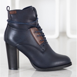 Evento Marinblå stövlar på en pelare 2