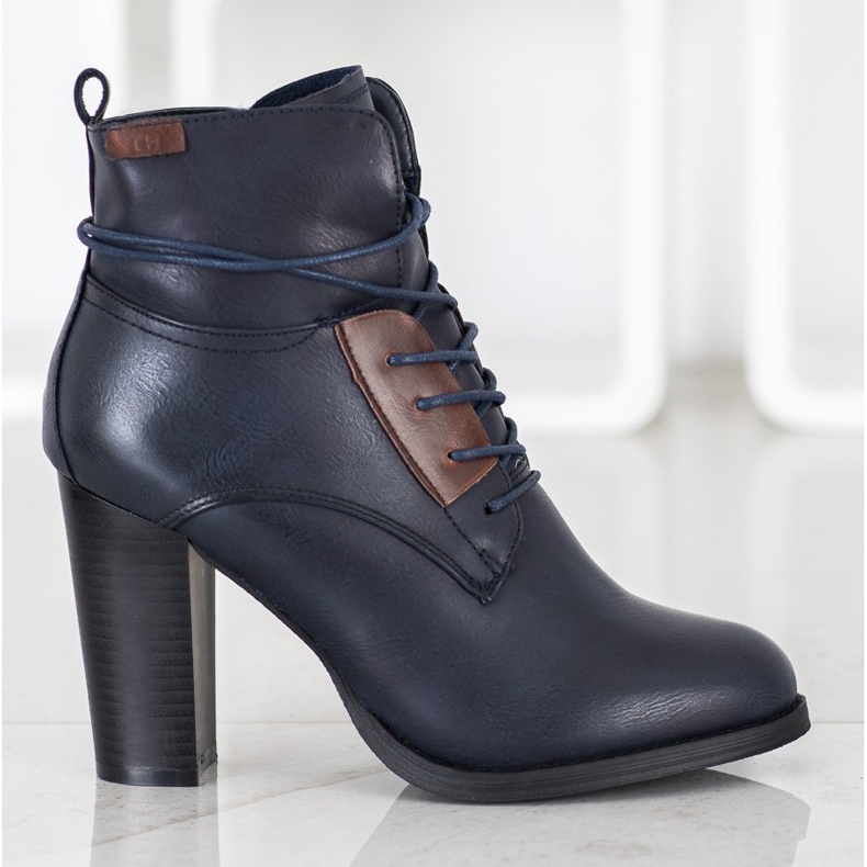 Evento Marinblå stövlar på en pelare 2