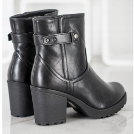 J. Star Varma stövlar på stolpen svart 1